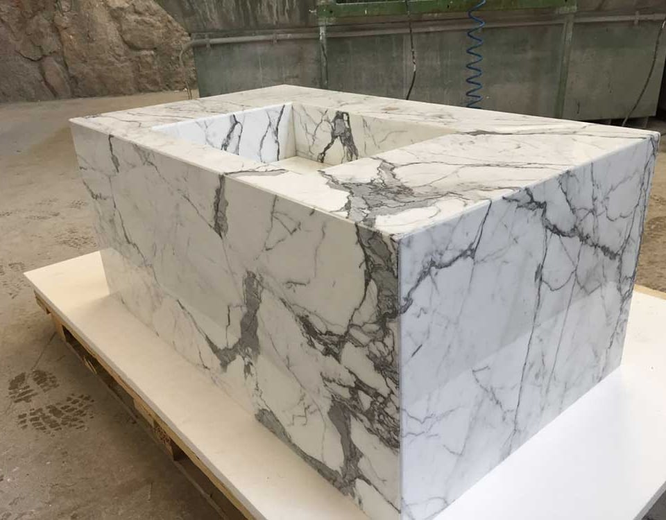 Piano in marmo per bagno