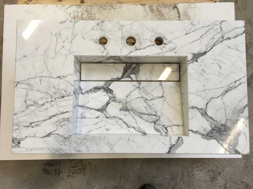 Piano in marmo per bagno